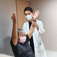 【黃于軒醫師聊聊天】推拿把肩膀「喬」到脫臼，痛了八年——問題可能不是放鬆不夠，而是穩定不足