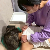 【劉盈盈醫師聊聊天】脖子轉不過去，不一定只是落枕？解開二寶媽肩頸「被鎖住」的深層密碼